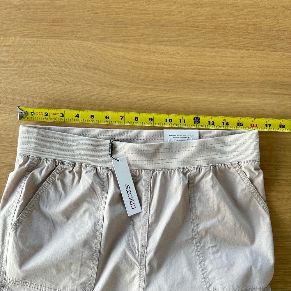 Chicos Convertible Poplin Cargo Pants Cropped Sz US 8 Beige Khaki Beachy Preppy - Picture 9 of 13